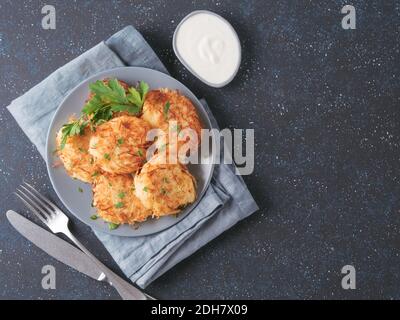 Kartoffelpfannkuchen, Draufsicht, Kopierbereich Stockfoto