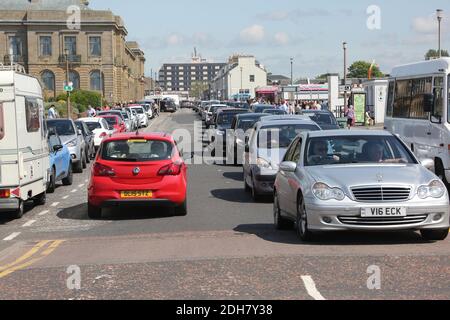 Sommer Straßenverkehr Ayr Seafront, Ayr, Ayrshire, Schottland, Großbritannien Stockfoto