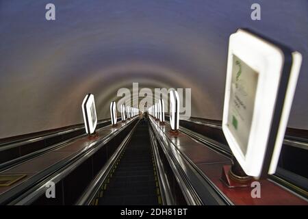 Eine alte Rolltreppe in Kiew U-Bahn aus der Zeit der UdSSR, Kiew Foto Bo Arrhed Stockfoto