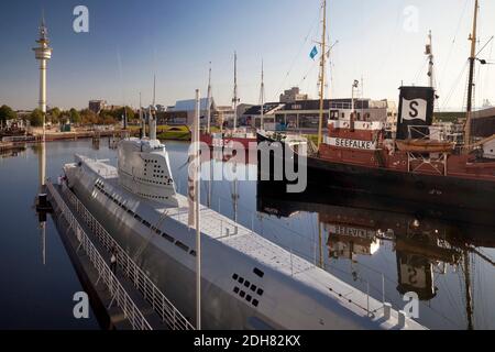 Museumshafen mit dem U-Boot Wilhelm Bauer, Deutsches Schifffahrtsmuseum, Deutschland, Bremen, Bremerhaven Stockfoto