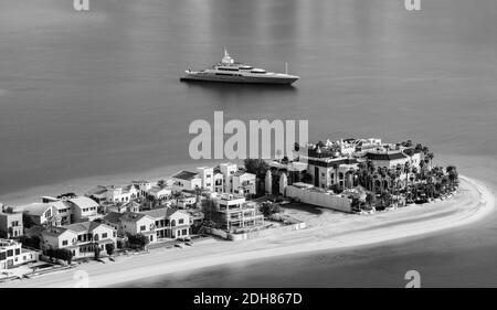 Dubai Marina mit luxuriösen Wolkenkratzern und Boote, Dubai, Arad Emiräte Stockfoto