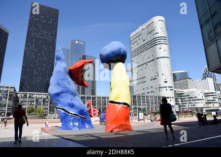 Puteaux, Geschäftsviertel La Defense (Paris): Skulptur "Personnages fantastiques" (fantastische Charaktere) von Joan Miro auf dem Platz "Place Carp Stockfoto