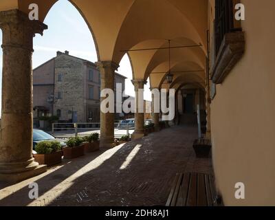 Palazzo Ordelaffi. Die Kathedrale auf dem Hauptplatz der Stadt Bertinoro. Bertinoro, Forlì-Cesena, Emilia-Romagna, Italien. Stockfoto