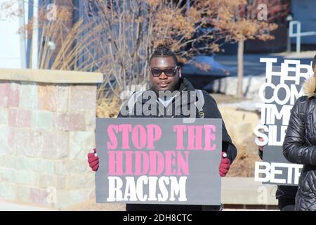 MENOMONIE, WISCONSIN, VEREINIGTE STAATEN - Feb 16, 2017: Hochschulstudenten an der Universität von Wisconsin stout Hosting und Teilnahme an einem Black Lives M Stockfoto