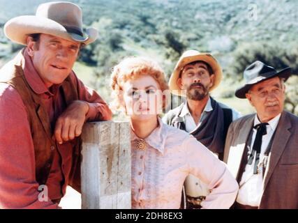 GUNSMOKE CBS TV Serie 1955-75 mit von links: James Arness (Matt Dillon), Amanda Blake (Miss Kitty), Ken Curtis (Festus), Milburn Stone (Doc Adams) Stockfoto