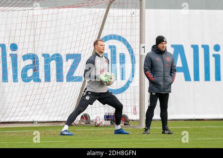 München, Bayern, Deutschland, 8.12.2020, Fußball: TrainingsessionTeam FC Bayern München – Manuel Neuer (FCB), Trainer Hans-Dieter 'Hansi' Flick (FCB) nur redaktionell! Stockfoto