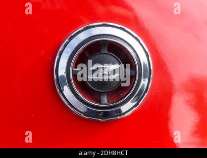 Nissan Emblem Auf Einem Auto Stockfotografie Alamy