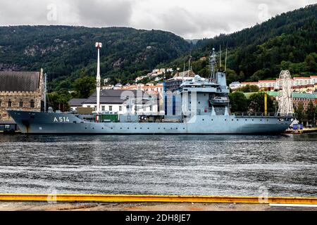 Die deutsche Marine-Nachschubschiff Werra (A514) im alten Hafen von Bergen, Norwegen. Typ 404 Elbe Klasse. Stockfoto