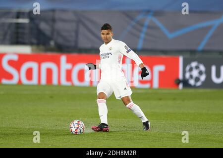 Madrid, Spanien. Dezember 2020. Casemiro (Real) Fußball : UEFA Champions League Gruppe Stage Gruppe B Spiel zwischen Real Madrid CF 2-0 Borussia VfL 1900 Monchengladbach im Estadio Alfred de Stefano in Madrid, Spanien . Quelle: Mutsu Kawamori/AFLO/Alamy Live News Stockfoto