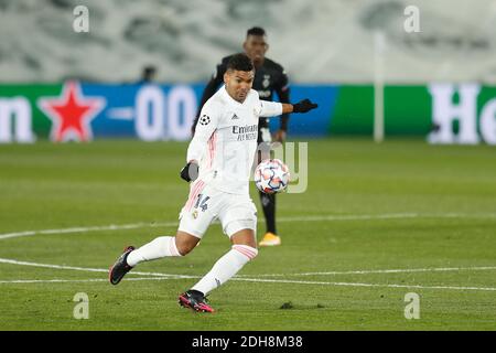 Madrid, Spanien. Dezember 2020. Casemiro (Real) Fußball : UEFA Champions League Gruppe Stage Gruppe B Spiel zwischen Real Madrid CF 2-0 Borussia VfL 1900 Monchengladbach im Estadio Alfred de Stefano in Madrid, Spanien . Quelle: Mutsu Kawamori/AFLO/Alamy Live News Stockfoto