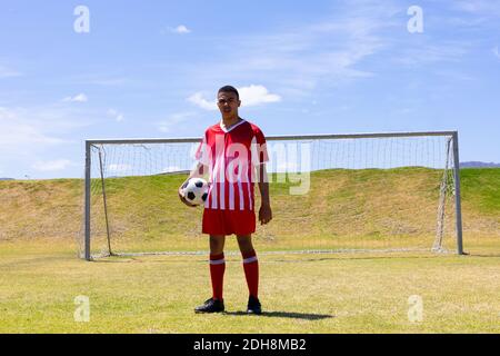 Fußballspieler mit ball Stockfoto