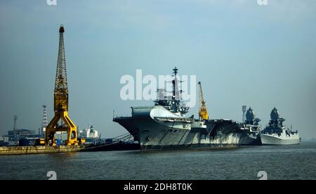 Mumbai, Indien - 23. Oktober 2018: INS Viraat Centaur-Klasse Flugzeugträger der indischen Marine im Bundesstaat Maharashtra Stockfoto