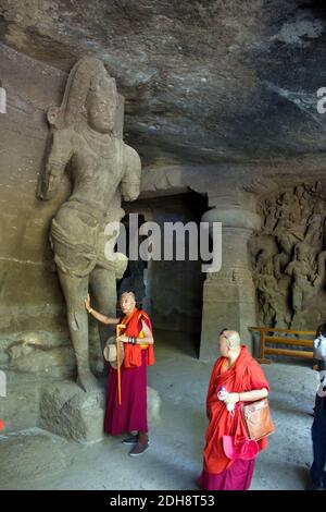 Mumbai, Indien - 23. Oktober 2018: Innenraum einer hinduistischen Gottesskulptur der Elephanta Höhle, spätes Gupta aus dem 9. Und 11. Jahrhundert, UNES Stockfoto