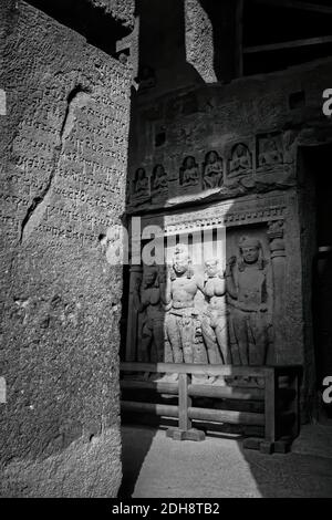 Mumbai, Indien - 22. Oktober 2018: Kanheri Caves interior sculptured carved inside Caves and Rock-cut Monuments cut into the forests of the Sanjay Gand Stockfoto