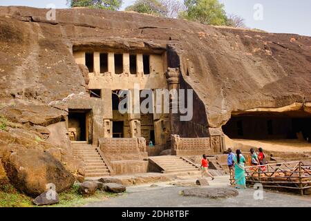 Mumbai, Indien - 22. Oktober 2018: Exterieur des buddhistischen Erbes Höhlentempels Kanheri Höhle befindet sich in Borivali in Bombay während der Tageszeit Stockfoto