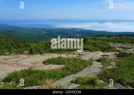 Landschaftsansicht von Bar Harbor vom Cadillac Mountain im Acadia National Park, Mount Desert Island, Maine, USA Stockfoto