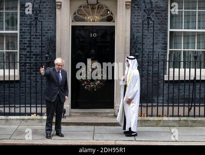 London, Großbritannien. November 2020. Premierminister Boris Johnson trifft Scheich Mohammed bin Zayed Al Nahyan in der Downing Street 10. Sheik Mohammed, bekannt durch seine Initialen MBZ, ist der Kronprinz des Emirats Abu Dhabi und stellvertretender Oberbefehlshaber der Streitkräfte der Vereinigten Arabischen Emirate. Kredit: Mark Thomas/Alamy Live Nachrichten Stockfoto