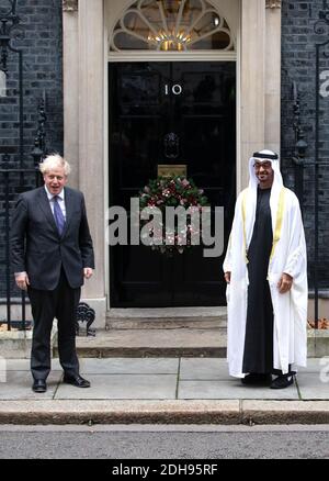 London, Großbritannien. November 2020. Premierminister Boris Johnson trifft Scheich Mohammed bin Zayed Al Nahyan in der Downing Street 10. Sheik Mohammed, bekannt durch seine Initialen MBZ, ist der Kronprinz des Emirats Abu Dhabi und stellvertretender Oberbefehlshaber der Streitkräfte der Vereinigten Arabischen Emirate. Kredit: Mark Thomas/Alamy Live Nachrichten Stockfoto