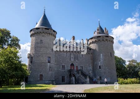 Combourg (Bretagne, Nordwestfrankreich): Überblick über die Stadt und ihr Schloss, Wiege der Romantik. Der Dichter Francois-Rene de Chateaubriand verbrachte p Stockfoto