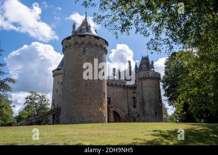 Combourg (Bretagne, Nordwestfrankreich): Überblick über die Stadt und ihr Schloss, Wiege der Romantik. Der Dichter Francois-Rene de Chateaubriand verbrachte p Stockfoto