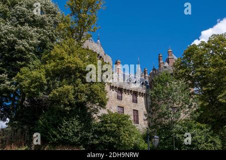 Combourg (Bretagne, Nordwestfrankreich): Überblick über die Stadt und ihr Schloss, Wiege der Romantik. Der Dichter Francois-Rene de Chateaubriand verbrachte p Stockfoto