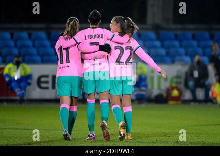 EINDHOVEN, NIEDERLANDE - 9. DEZEMBER: Lieke Martens vom FC Barcelona feiert, nachdem sie mit ihren Teamkollegen während der UEFA ihr viertes Tor erzielt hat Stockfoto