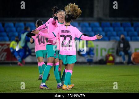 EINDHOVEN, NIEDERLANDE - 9. DEZEMBER: Lieke Martens vom FC Barcelona feiert, nachdem sie mit ihren Teamkollegen während der UEFA ihr viertes Tor erzielt hat Stockfoto