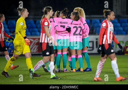 EINDHOVEN, NIEDERLANDE - 9. DEZEMBER: Lieke Martens vom FC Barcelona feiert, nachdem er mit seinen Teamkollegen während der UEFA ihr viertes Tor erzielt hat Stockfoto