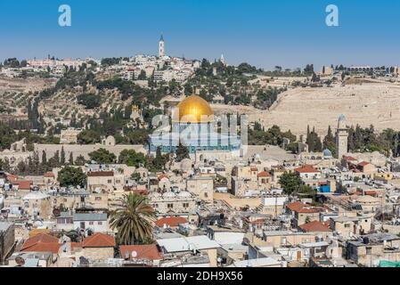 Der Felsendom, Qubbat al-Sakhra, ein islamischer Schrein auf dem Tempelberg in der Altstadt von Jerusalem. Luftaufnahme vom lutherischen Chur Stockfoto