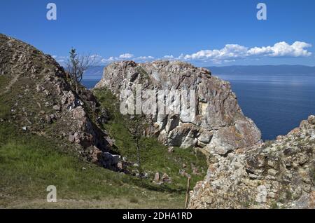 Küstenklippen. Baikalsee, Russland. Stockfoto
