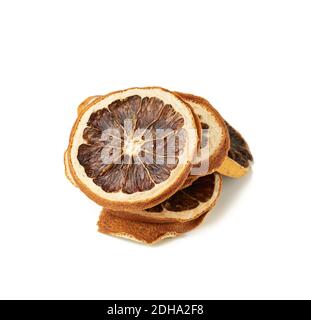 Runde getrocknete Orangenscheiben isoliert auf weißem Hintergrund Stockfoto