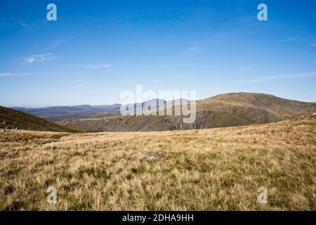 Scafell Pike und Scafell vom Goat's Hawse zwischen Dow Crag und der alte Mann von Coniston Lake District Cumbria England Stockfoto