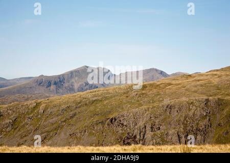 Scafell Pike und Scafell vom Goat's Hawse zwischen Dow Crag und der alte Mann von Coniston Lake District Cumbria England Stockfoto