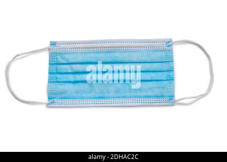 Medizinische Maske aus Virus Coronavirus isoliert auf weiß mit Schatten Stockfoto
