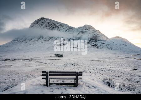 Schneebedeckte Winterlandschaft von Buachaille Etive Mor in Glen Coe in Scottish Highlands, Schottland, Großbritannien Stockfoto