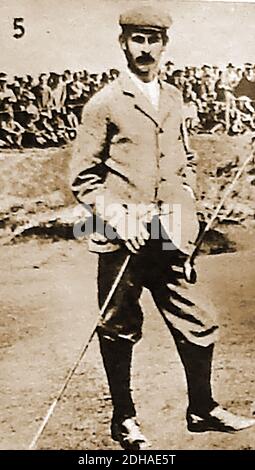 Harry Vardon (Henry William Vardon , 1870 – 1937) war ein professioneller Golfer aus der Bailiwick von Jersey und Mitglied des Großen Triumvirats (Top 3 Spieler) des Sports. (Die anderen waren Jimmy Braid und John Henry Taylor. Im Jahr 1896 gewann Vardon die erste seiner sechs Rekord-Open Championships (ein Rekord, der heute noch steht). Er tourte auch durch Kanada und die USA.Vardon war auch bekannt für das, was als Vardon Overlapping Grip bekannt wurde (eigentlich erfunden von Johnny Laidlay, ein Meister schottischen Amateur-Spieler) Stockfoto