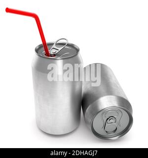 Silberne Aluminium-Bier- oder Sodadosen mit rotem Stroh isoliert Auf weißem Hintergrund Stockfoto