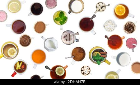 Viele verschiedene Tassen mit Getränken und Desserts isoliert Weiß Stockfoto