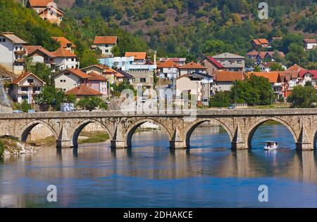 Alte Brücke am Fluss Drina in Visegrad - Bosnien und Herzegowina Stockfoto