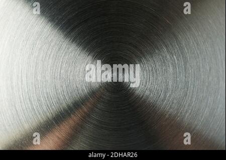 Makro-Nahaufnahme der runden Oberfläche aus gebürstetem Metall Stockfoto