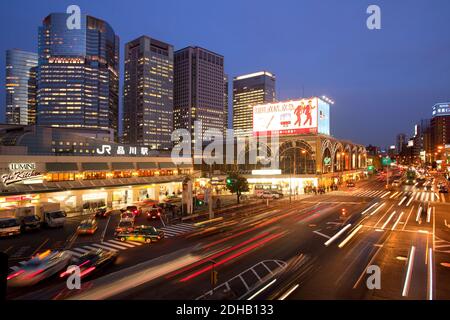 Shinagawa, Tokio, Japan, Asien - Shinagawa Hauptbahnhof mit Gebäuden der Shinagawa Intercity in Takanawa Avenue. Stockfoto