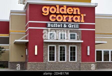 Houston, Texas USA 11-20-2020: Golden Corral Buffet Exterior in Houston, TX. All you can eat amerikanische Restaurantkette. Stockfoto