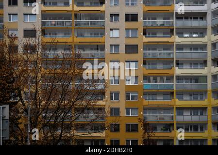 Prag. Tschechische Republik. 01/12/2020. Panelaks oder Gebäude mit Platten während des kommunistischen Regimes in der Tschechischen Republik und in einem anderen Gräfin gebaut Stockfoto