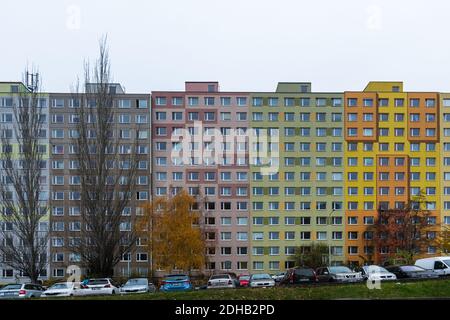 Prag. Tschechische Republik. 01/12/2020. Panelaks oder Gebäude mit Platten während des kommunistischen Regimes in der Tschechischen Republik und in einem anderen Gräfin gebaut Stockfoto