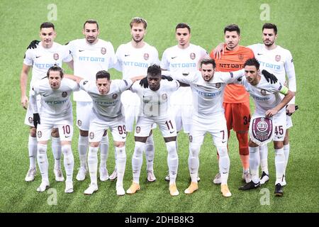 10. Dezember 2020, Bern, Wankdorf, UEFA Europa League: BSC Young Boys - CFR Cluj, CRF Cluj Teamfoto. Von links: Ovidiu Hoban, Paulo Vinicius, Damjan Djokovic, Cristian Manea, Torhüter Cristian Balgradean, Andrei Burca. Von links knieend: Ciprian Deac, Mário Rondon, Michael Pereira, Constantin Paun, Camora. Kredit: SPP Sport Presse Foto. /Alamy Live Nachrichten Stockfoto