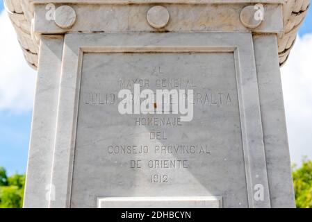 Julio Grave de Peralta Marmorstatue in Holguin, Kuba Stockfoto