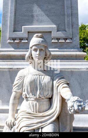 Julio Grave de Peralta Marmorstatue in Holguin, Kuba Stockfoto