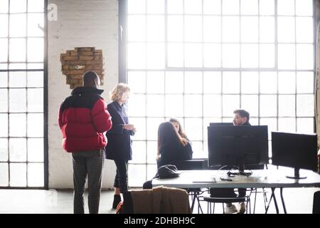 Computer-Programmierer arbeiten in Start-up Creative Office Stockfoto