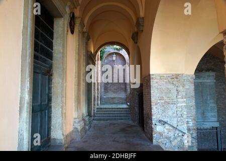 Palazzo Ordelaffi. Die Kathedrale auf dem Hauptplatz der Stadt Bertinoro. Bertinoro, Forlì-Cesena, Emilia-Romagna, Italien. Stockfoto