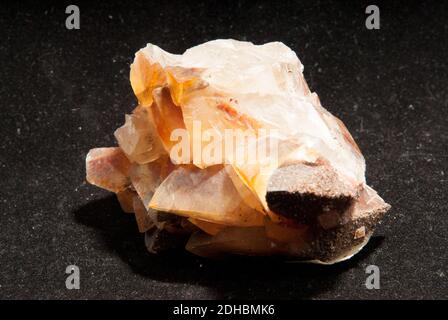 Einige mexikanische Schmetterling Calcit mit etwas Eisen am Ende Stockfoto